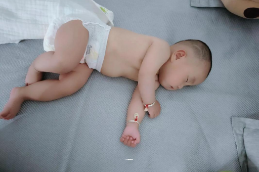 烟台几个月宝宝会抬头